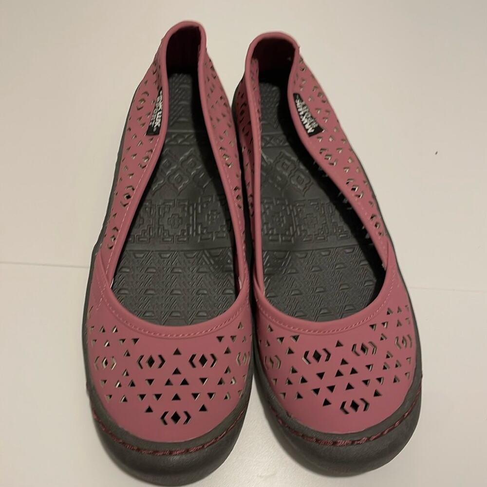Muk Luk Sport Women's Slip On Ballet Flats Cut Out Perforations Size 8 Lavender